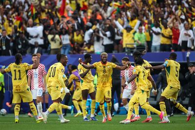 Who are the ITV commentators, pundits and presenters for Colombia vs Ghana?
