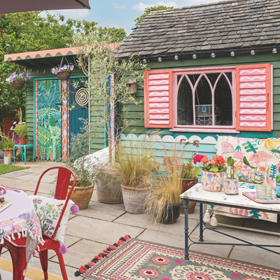 5 trending colour combinations to use in a garden to make it look effortlessly stylish this summer