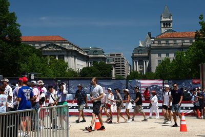 Trump posts all-is-well July 4 message that appears to ignore truth about the extreme heat