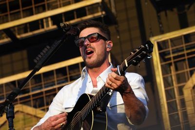 Shania Twain makes surprise appearance with Mumford and Sons in Hyde Park