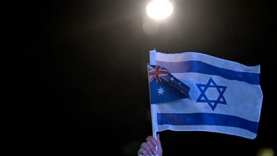 Charges after imitation pistol pointed at synagogue