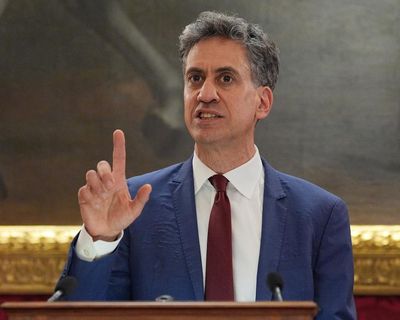 Make Ed Miliband chancellor, ex-chief Treasury adviser tells Andy Burnham