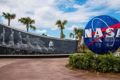 Mark Kelly Marks 20th Anniversary of NASA's Only July 4 Shuttle Launch, Says 'Pretty Good Way to Spend Independence Day'