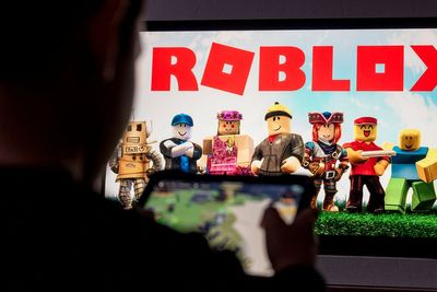 ‘My six-year-olds became addicted to Roblox. It’s a glaring omission from Starmer’s social media ban’