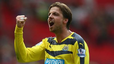‘Steve Harper and Shay Given pushed me to the limit. They expected a lot from me and were really on my case’ Tim Krul on joining Newcastle United as a teenager