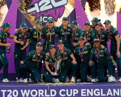 England stifled by nerves and caution as Australia seize initiative and glory