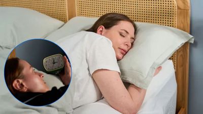 I tried the '3-2-1 rule' to stop waking up at 3 a.m. and it fixed my middle insomnia — sleep doctors explain why