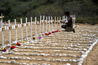 As Venezuela quake deaths pass 3,000, attention turns to mourning, burials