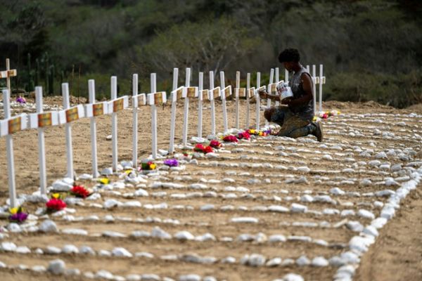 As Venezuela quake deaths pass 3,000, attention turns to mourning, burials