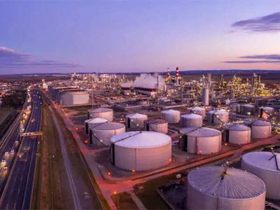 Iran exploring oil sales to Japan, buyers seek longer sanctions waiver, sources say
