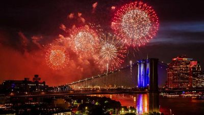 Was Delta flight struck by July 4 fireworks while landing in Chicago? Pilot says 'felt a big bang'