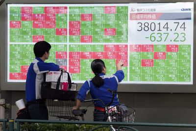 Global Market: Japan's Topix rises on oil price drop, Nikkei weighed down by tech
