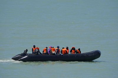 Fact check: Original footage of small boat does not show machete