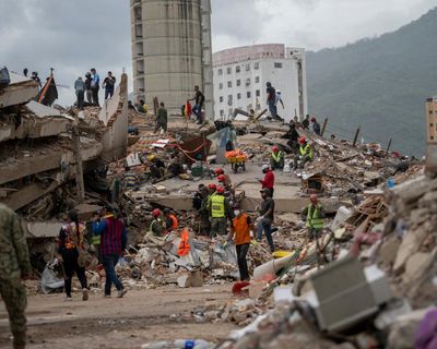 Moles of Venezuela: the amateur rescuers digging and delving through the post-quake rubble