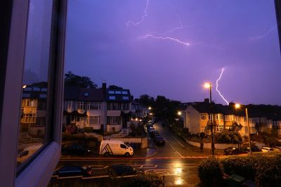 Thunderstorms risk for London in week-long heatwave with temperatures up to 34C