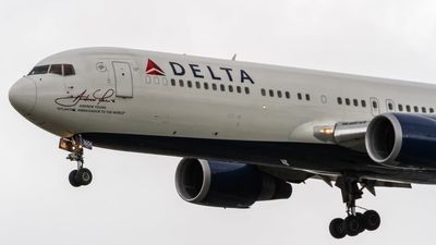 Delta jet descends into Chicago on the Fourth of July. Then a fireworks mortar strikes the plane before it lands
