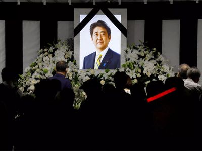 Best advice for life by Shinzo Abe: 'Politicians should be humble in the face of history. And whenever history is a matter of debate, it should be...' - former prime minister of Japan's inspiring lesson on why respecting experts leads to better decisions