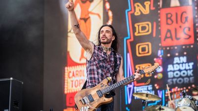 “Long before King Edward, there was King Luis”: Nuno Bettencourt pays tribute to his first guitar hero as he brings his brother on stage to shred an Extreme classic
