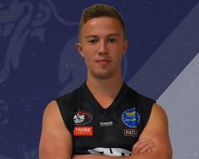 AFL clubs to don black armbands in honour of Melbourne teacher who died after head clash during football game