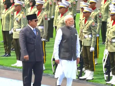 PM Modi accorded Guard of Honour in Jakarta ahead of crucial bilateral talks