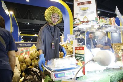 Malaysia wants to truck durian through Thailand to China