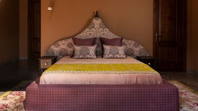 How to Dress a Bed the Way an Interior Designer Would — From Folds to Fabrics, Frames, and Focal Points