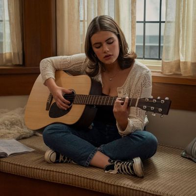 How Ella Bright’s Character in Off Campus Proves Boobs Don’t Have to Be the Main Focus—For Once