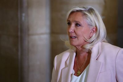 Court leaves opening for Le Pen to seek French presidency