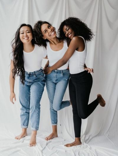 Women Are Quietly Leaving Group Chats—and Psychologists Say It’s Improving Their Mental Health