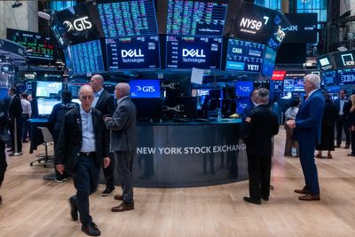 Wall Street suffers major losses as AI stocks tumble and oil prices jump
