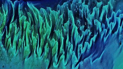 Colorful 'painting-like' ripples cover an ancient seafloor structure in the Bahamas — Earth from space