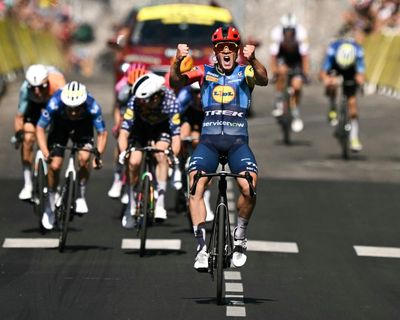‘Grateful’ Træen takes yellow jersey after Pedersen wins stage four amid 40C heat