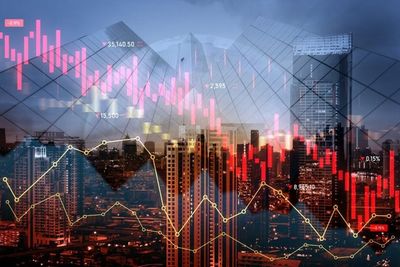 Chip Rout Drags Nasdaq 100 Lower, Oil Climbs: Stock Market Today