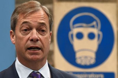 Trump Ally Nigel Farage Turns Donations Inquiry Into Reelection Bid After Quitting UK Parliament