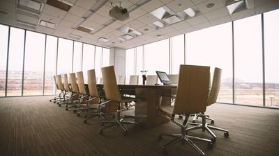 New York CEO brings on a new hire, who demands existing department ‘stay out’ of her way. 6 months later, 80% of the clients jumped ship