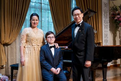 Thanphuying Ploypailin joins hands with Nat Yontararak