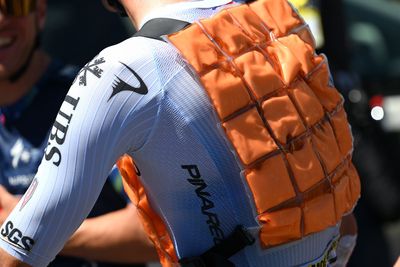 UCI changes rules on feed zones amid extreme heat at Tour de France