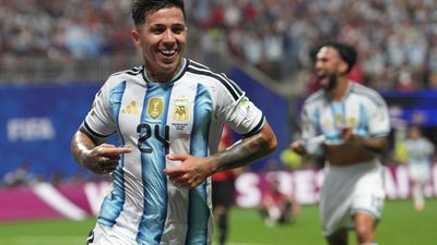 Argentina return from the brink to beat Egypt and reach World Cup quarter-finals