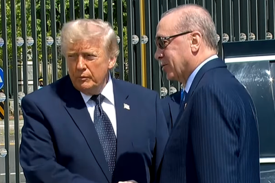 Trump Appears 'Disoriented' as Turkish President Erdogan Guides 'Wandering' President at NATO Summit