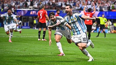 Argentina survives major scare from Egypt and heads into World Cup quarterfinals against Switzerland