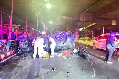 Driver, motorcyclist injured after EV plunges off Bangkok expressway