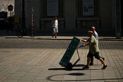 Sensors, early starts: how Spain keeps working when heat hits