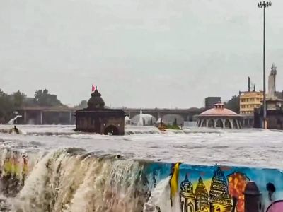 Maharashtra rains: Amit Shah dials CM Fadnavis, assures all help