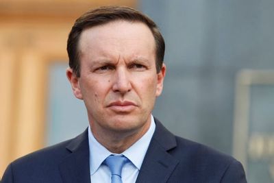 Chris Murphy Calls for Graham Platner to Exit Senate Race, Says Assault Allegations Are 'Disqualifying'