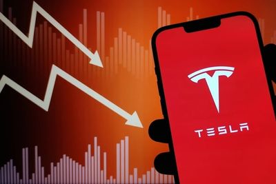Tesla's Stock Could Command a 20-30% Premium in a SpaceX Merger, Analysts Say — But Major Obstacles Remain