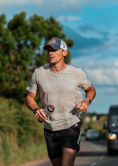 How did this man run across England in just a day? With true grit… and the right nutrition