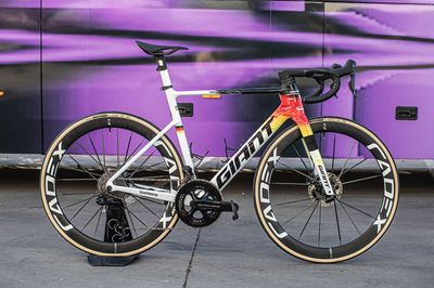 Stem spacers and shorter cranks: Felix Engelhardt's Bundesflagge-themed Giant Propel Advanced SL