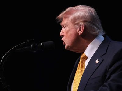 Donald Trump unexpectedly switches back to old Air Force One, sidelining Qatari jet