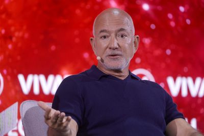 Bezos' Blue Origin is raising outside capital for the first time to compete for NASA contracts as rival SpaceX’s stock falters