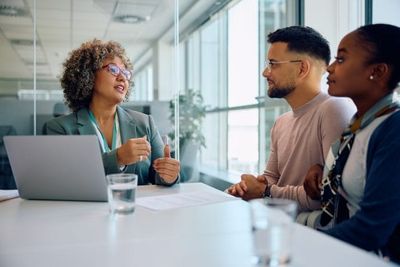 7 Wrap Fee Questions Investors Should Ask Before Hiring an Advisor